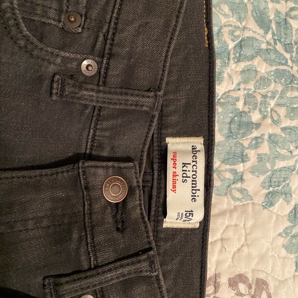 Abercrombie and Fitch Kids Black Jeans 15/16 - Picture 2 of 9